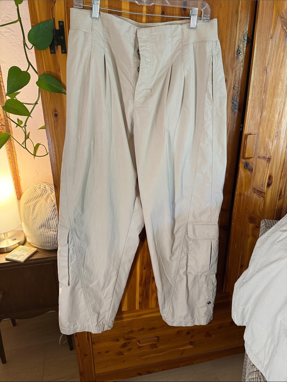 Free People Lightweight Pleated Cargo baggy Pants - Beige